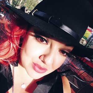 Meet your Posher, Cynthia